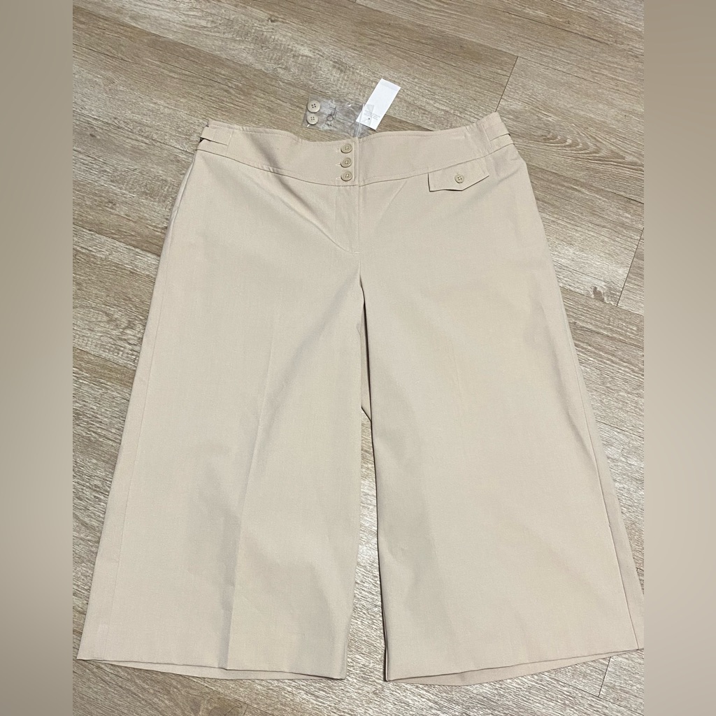 Loft By Ann Taylor Khaki Capri Size 8
